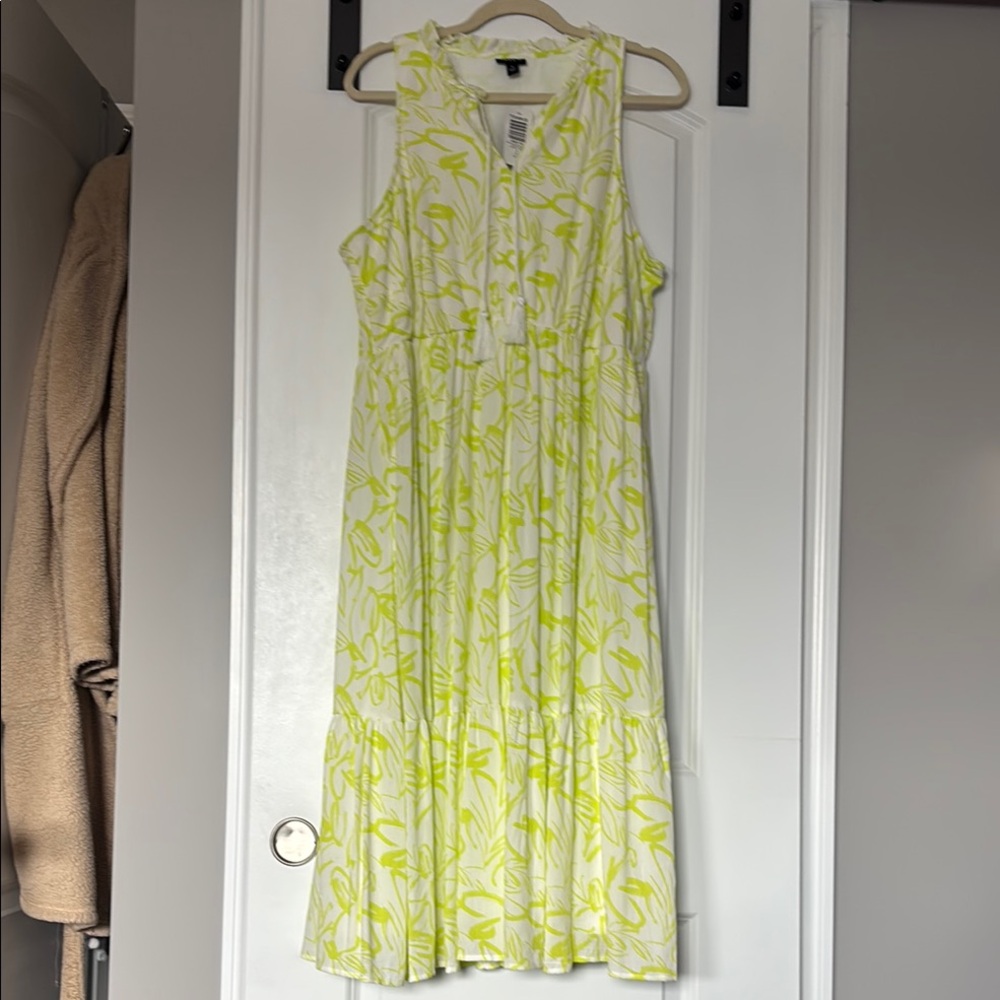 Floral Sleeveless Dress - White and Green SPOT